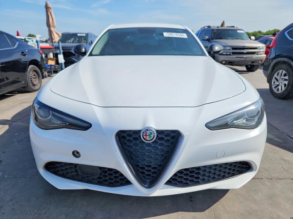 2019 Alfa romeo Giulia VIN ZARFAMAN7K7622765 COPART salvage auction — NORMAL WEAR, Tx - Certificate Of Title (P), sold $5,400 on 2026-07-29 (photo 5)