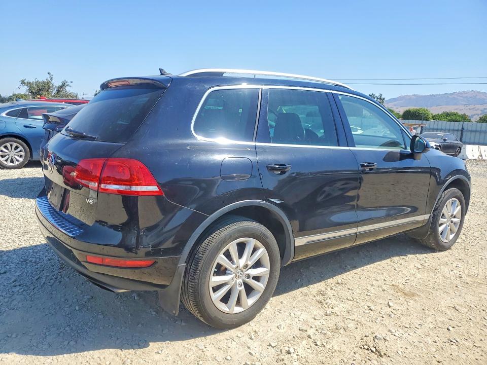 2013 Volkswagen Touareg VIN WVGEF9BP4DD013797 COPART salvage auction — MINOR DENT/SCRATCHES, Ca - Dis/Dlr/Exp App For Dup Clean, sold $2,950 on 2026-07-16 (photo 3)