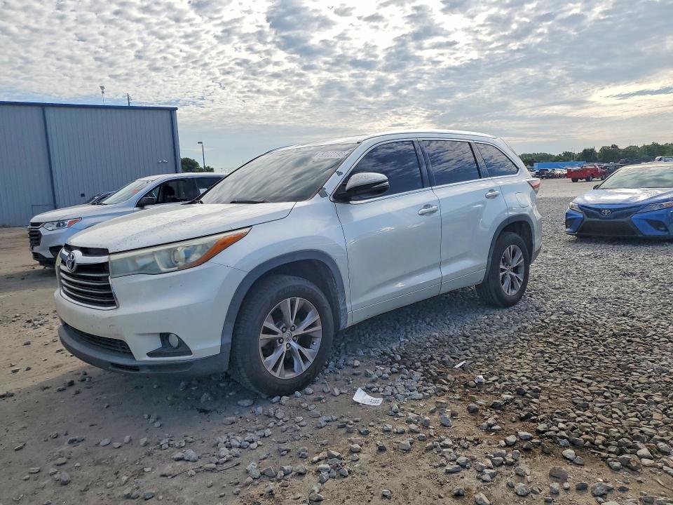 2015 Toyota Highlander VIN 5TDKKRFH2FS100854 COPART salvage auction — MINOR DENT/SCRATCHES, Fl - Certificate Of Title (P), sold $6,300 on 2026-07-27 (photo 1)
