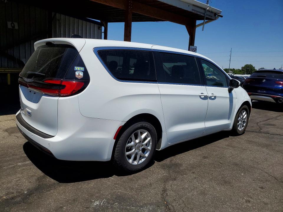 2023 Chrysler Pacifica VIN 2C4RC1BG2PR530596 COPART salvage auction — FRONT END, Co - Public - Salvage Title, sold $9,200 on 2026-07-09 (photo 3)