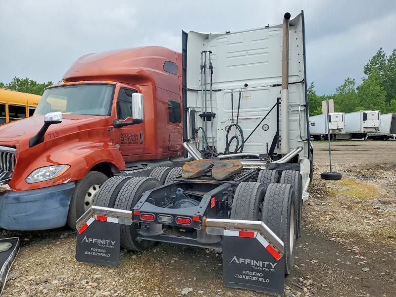 2024 Volvo Vnl VIN 4V4NC9EJ9RN635077 COPART salvage auction — MECHANICAL, IA - CERT OF TITLE-SALVAGE TITLE, sold $15,500 on 2026-07-23 (photo 4)