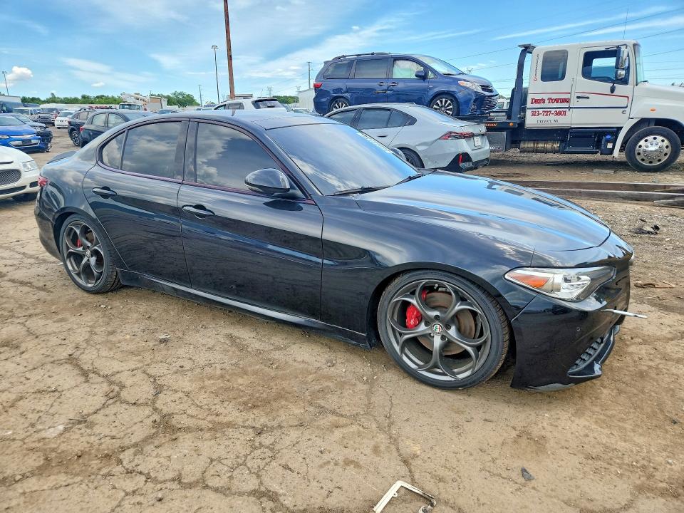 2017 Alfa romeo Giulia VIN ZARFAEEN4H7544406 COPART salvage auction — FRONT END, Mi - Dealer Only Clean Title, sold $4,600 on 2026-07-17 (photo 4)