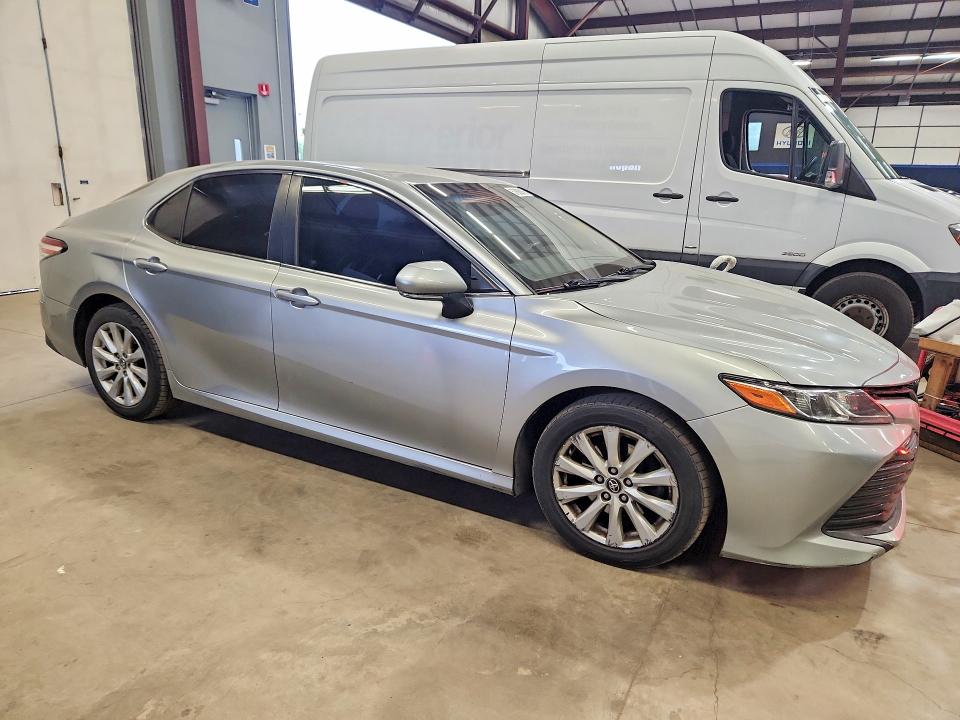 2018 Toyota Camry VIN 4T1B11HK2JU538447 COPART salvage auction — MINOR DENT/SCRATCHES, Ct - Certificate Of Title, sold $7,000 on 2026-07-03 (photo 4)