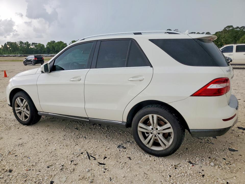 2015 Mercedes-benz VIN 4JGDA5HBXFA456927 COPART salvage auction — WATER/FLOOD, Tx - Salvage Title-Flood Damage, sold $3,300 on 2026-07-10 (photo 2)