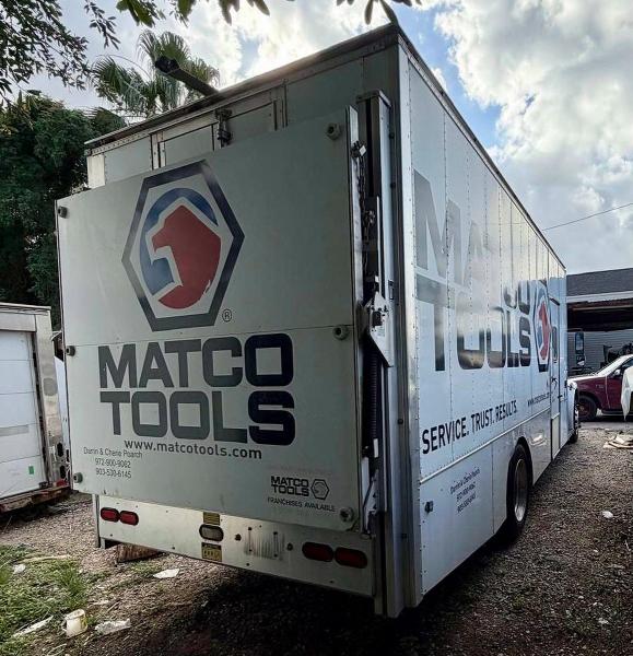 2014 Freightliner M2 VIN 1FVACWDT7HHHV2253 COPART salvage auction — MINOR DENT/SCRATCHES, TX - SALVAGE VEHICLE TITLE (P), sold $6,000 on 2026-07-09 (photo 4)