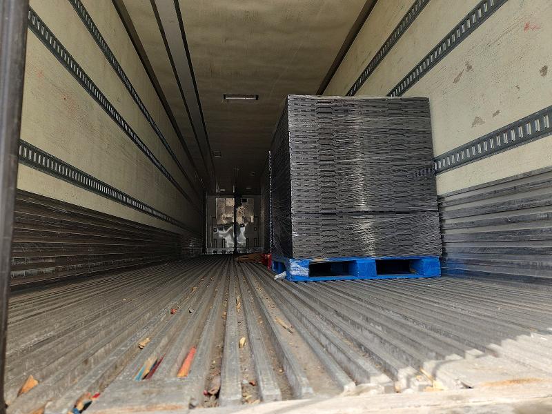 2015 Utility trailer VIN 1UYVS253XFM408605 COPART salvage auction — MINOR DENT/SCRATCHES, IL - CERTIFICATE OF TITLE (P), sold $1,250 on 2026-07-07 (photo 6)