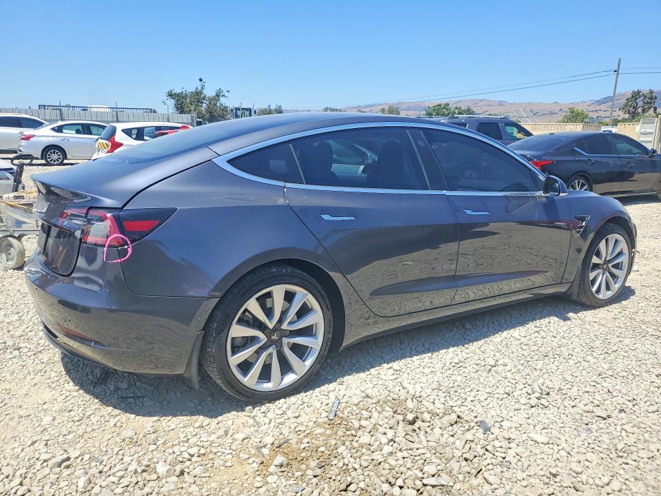 2018 Tesla VIN 5YJ3E1EA6JF033268 COPART salvage auction — REAR END, CA - SALVAGE CERTIFICATE, sold $1,050 on 2026-07-28 (photo 3)
