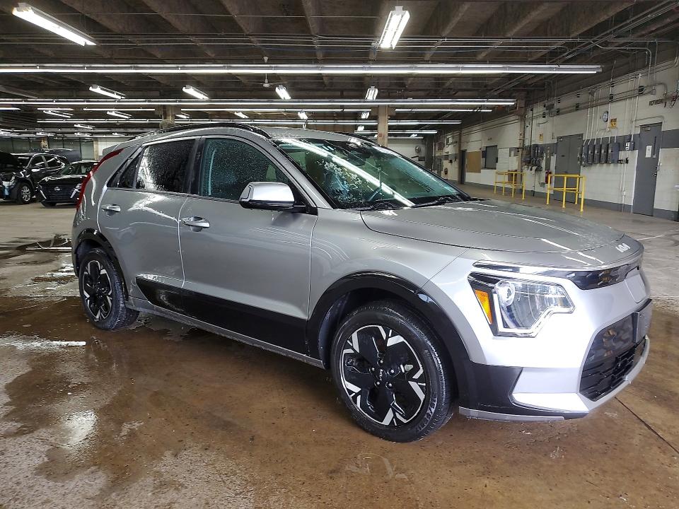 2023 Kia Niro VIN KNDCR3L12P5053966 COPART salvage auction — SIDE, Il - Salvage Certificate, sold $10,000 on 2026-07-13 (photo 4)
