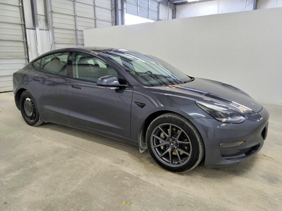 2021 Tesla Model 3 VIN 5YJ3E1EB5MF979066 COPART salvage auction — MINOR DENT/SCRATCHES, Cz - Clean Title, sold $13,000 on 2026-09-01 (photo 4)