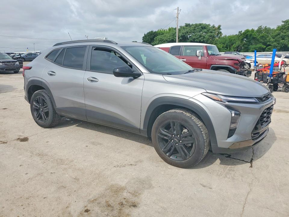 2025 Chevrolet Trax VIN KL77LKEP0SC166704 COPART salvage auction — HAIL, Ok - Cert Of Title-Salvage, sold $10,800 on 2026-07-24 (photo 4)