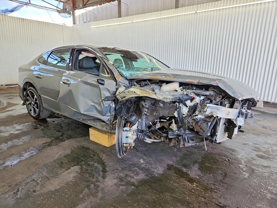 2023 Hyundai Sonata VIN KMHL44J2XPA288277 COPART salvage auction — FRONT END, Fl - Certificate Of Title, sold $650 on 2026-07-07 (photo 4)
