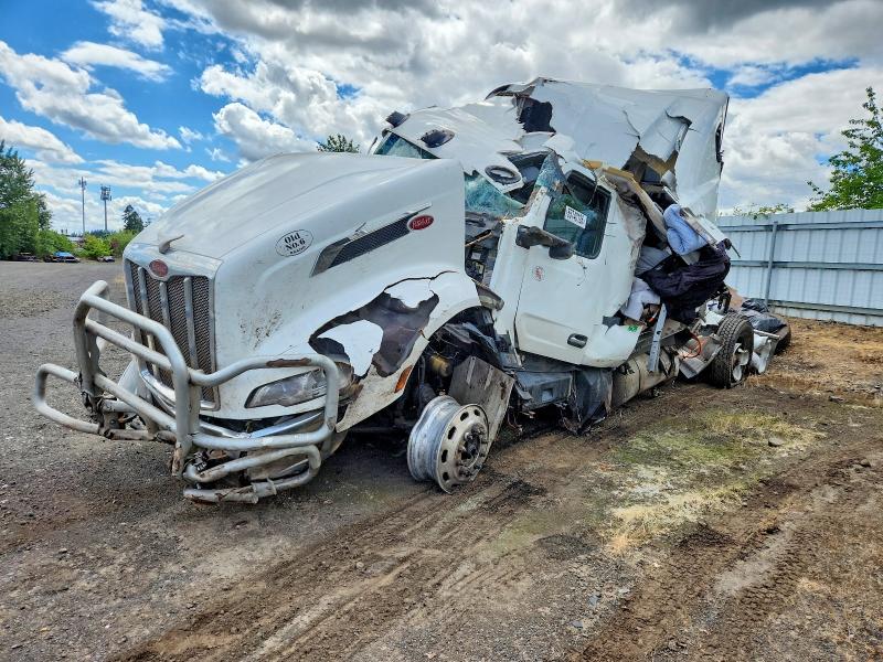 2022 Peterbilt All models VIN 1XPBD49X9ND803361 COPART salvage auction — ROLLOVER, OR - SALVAGE TITLE CERTIFICATE, sold $1,100 on 2026-07-30 (photo 2)
