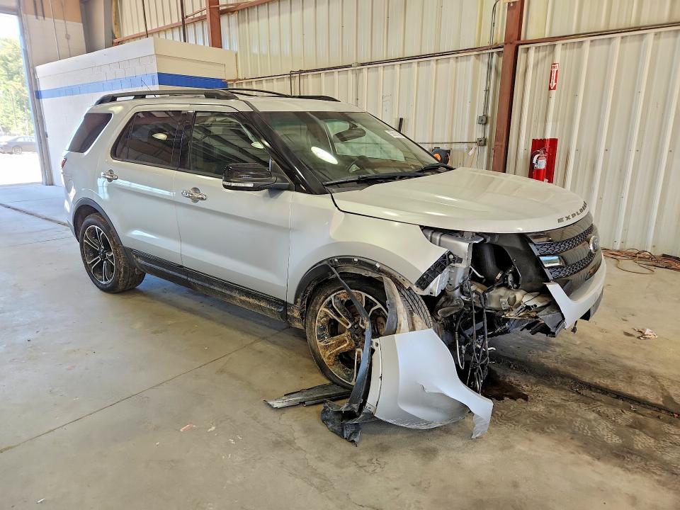 2014 Ford Explorer VIN 1FM5K8GT9EGB49886 COPART salvage auction — FRONT END, VA - CERT OF TITLE - SALVAGE, sold $550 on 2026-07-02 (photo 4)
