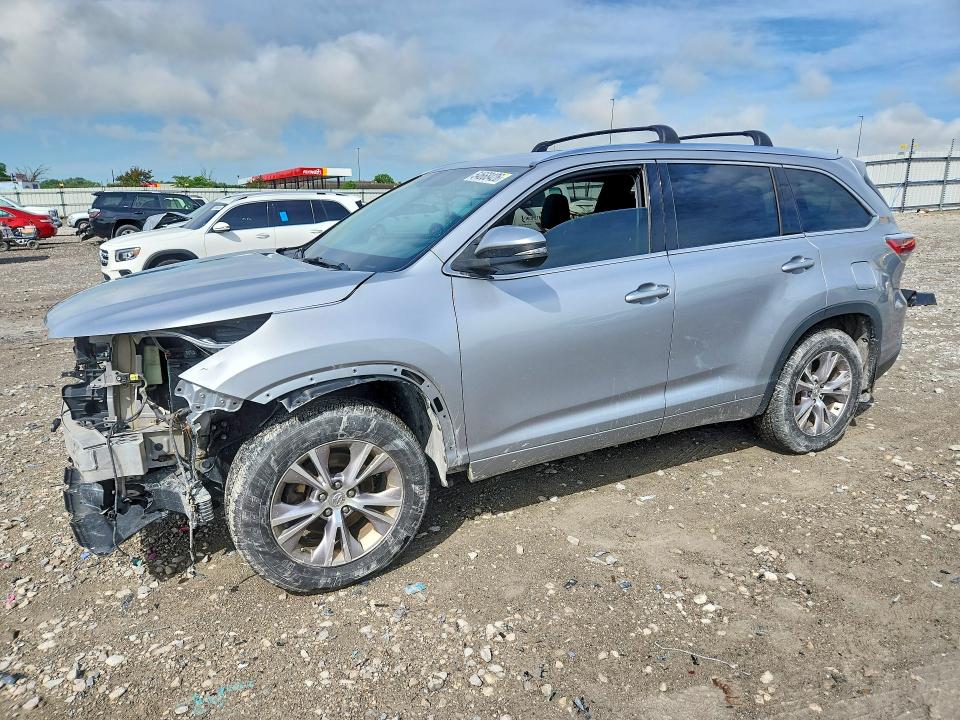 2015 Toyota Highlander VIN 5TDJKRFH4FS218545 COPART salvage auction — FRONT END, Il - Salvage Certificate, sold $7,500 on 2026-07-15 (photo 1)