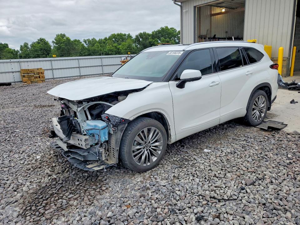 2022 Toyota Highlander VIN 5TDFZRBH8NS220983 — COPART salvage auction photo