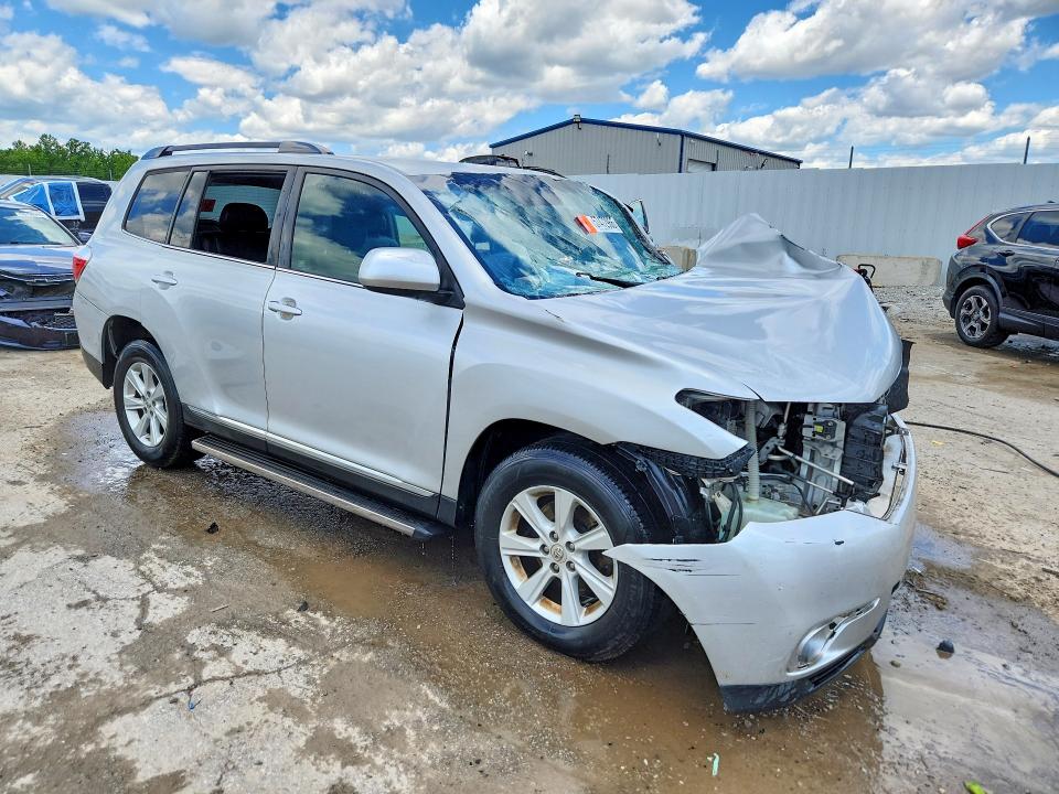 2013 Toyota Highlander VIN 5TDZK3EH2DS101433 COPART salvage auction — SIDE, Ky - Bill Of Sale/Part Only/No Titl, sold $550 on 2026-07-23 (photo 4)