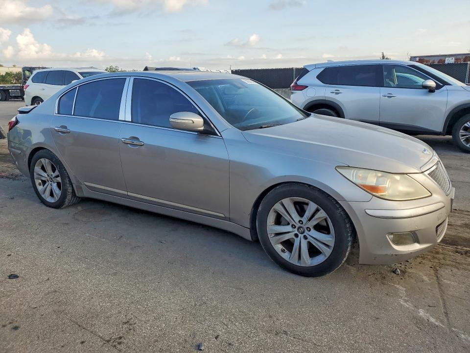2009 Hyundai Genesis VIN KMHGC46F79U055006 COPART salvage auction — REAR END, FL - CERT OF TITLE SLVG REBUILDABLE, sold $15 on 2026-07-21 (photo 4)