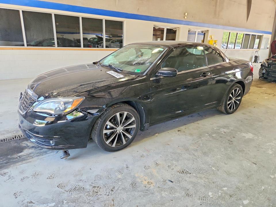 2013 Chrysler 200 VIN 1C3BCBGG0DN738330 — COPART salvage auction photo