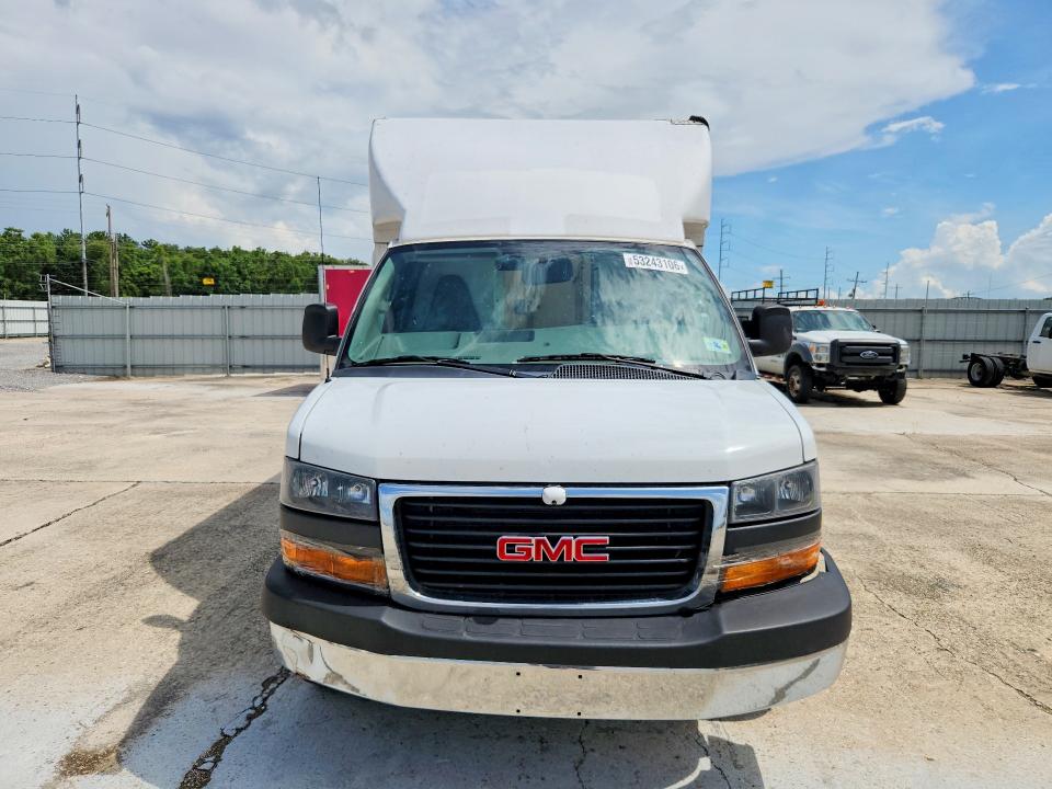 2022 Gmc Savana VIN 1GD07SF75N1226463 COPART salvage auction — MINOR DENT/SCRATCHES, Va - Certificate Of Title, sold $7,000 on 2026-07-21 (photo 5)