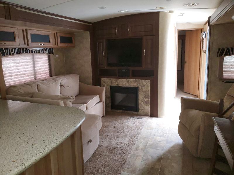 2014 Adventure Camper VIN 5RXTE3127E2201550 COPART salvage auction — ROOF, MN - CERT OF TITLE-SALVAGE, sold $150 on 2026-07-16 (photo 5)
