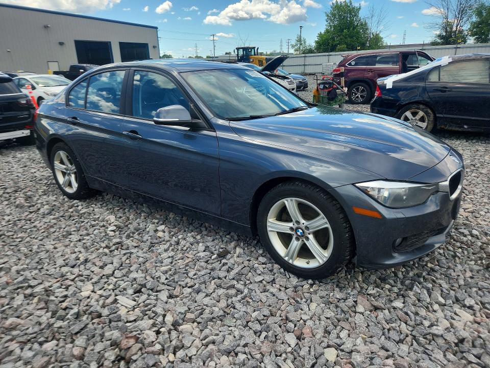 2015 BMW VIN WBA3C3G55FNT51132 COPART salvage auction — MINOR DENT/SCRATCHES, Wi - Certificate Of Title, sold $800 on 2026-07-06 (photo 4)