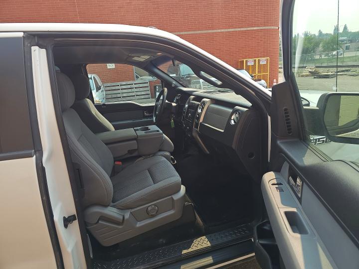 2014 Ford F-150 VIN 1FTFX1ET1EFC44369 COPART salvage auction — SIDE, Salvage Title, sold $4,050 on 2026-07-28 (photo 5)