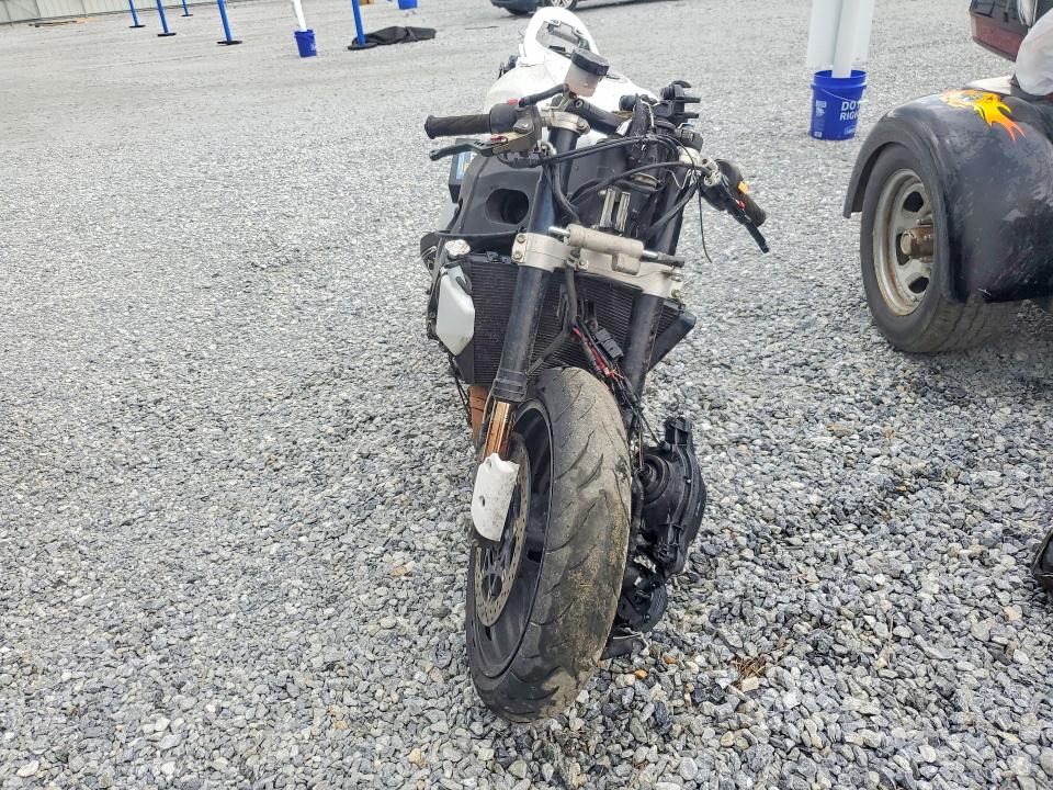 2007 Suzuki Gsx-r750 VIN JS1GR7KAX72113739 COPART salvage auction — FRONT END, LA - CERT OF TITLE-SALVAGE, sold $675 on 2026-07-02 (photo 2)