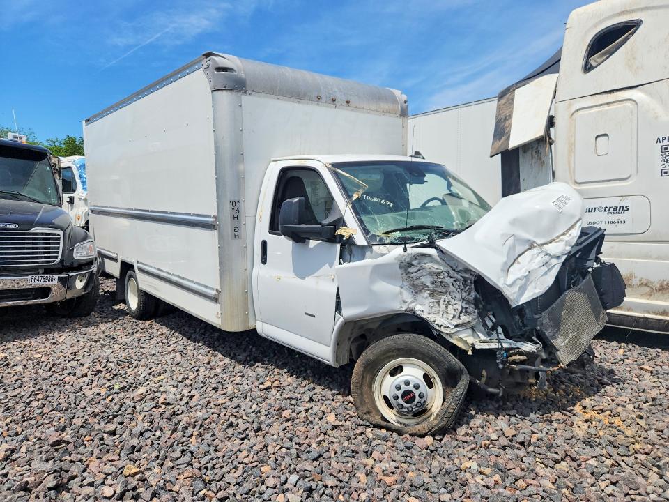 2021 Gmc Savana VIN 7GZ37TC73MN013288 COPART salvage auction — FRONT END, MO - SALVAGE CERTIFICATE OF TITLE, sold $2,900 on 2026-07-29 (photo 4)