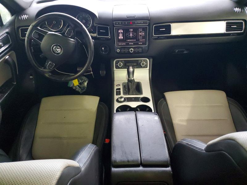 2017 Volkswagen Touareg VIN WVGRF7BP9HD000748 COPART salvage auction — FRONT END, Il - Salvage Certificate, sold $2,300 on 2026-08-05 (photo 8)
