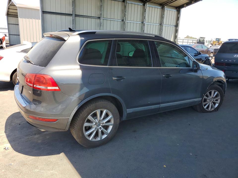 2013 Volkswagen Touareg VIN WVGEF9BP4DD008275 COPART salvage auction — FRONT END, CA - SALVAGE CERTIFICATE, sold $1,300 on 2026-08-17 (photo 3)