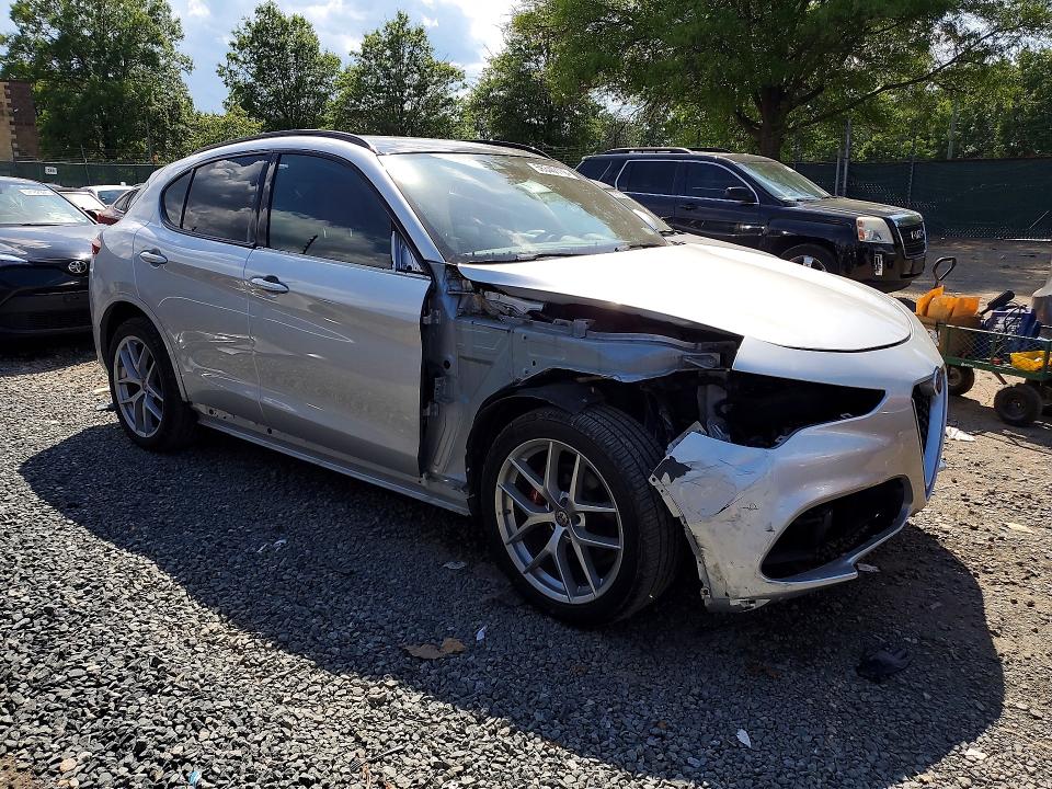 2020 Alfa romeo Stelvio VIN ZASPAKBN2L7C91703 COPART salvage auction — FRONT END, Salvage Title, sold $4,150 on 2026-08-20 (photo 4)