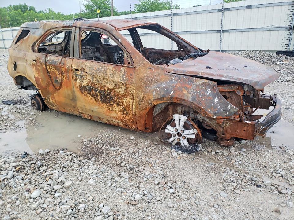 2016 Chevrolet Equinox VIN 2GNFLFEK9G6214346 COPART salvage auction — BURN, Ky - Bill Of Sale/Part Only/No Titl, sold $200 on 2026-07-23 (photo 4)