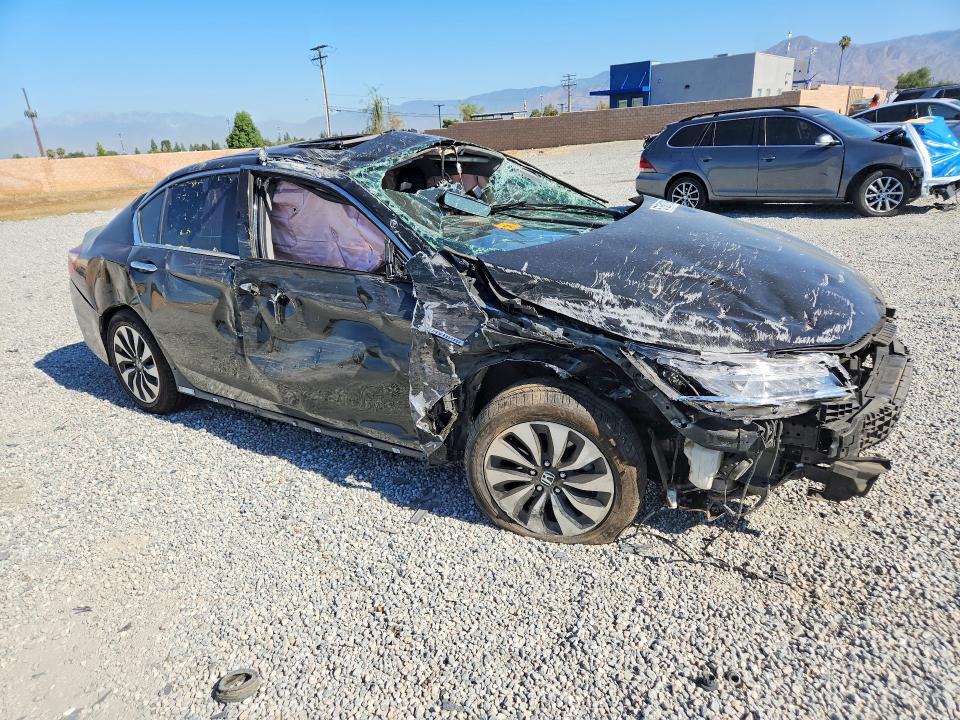 2017 Honda Accord VIN JHMCR6F72HC006580 COPART salvage auction — ROLLOVER, Ca - Salvage Certificate, sold $325 on 2026-07-22 (photo 4)