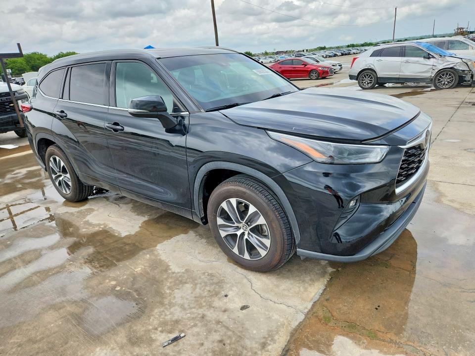 2022 Toyota Highlander VIN 5TDGZRAHXNS555782 COPART salvage auction — NORMAL WEAR, FL - CERTIFICATE OF DESTRUCTION, sold $14,700 on 2026-07-16 (photo 4)