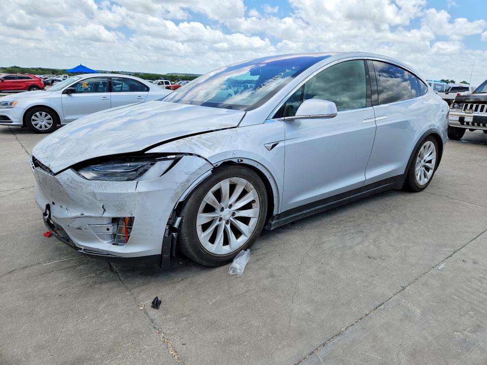 2018 Tesla Model x VIN 5YJXCDE21JF101252 — COPART salvage auction photo