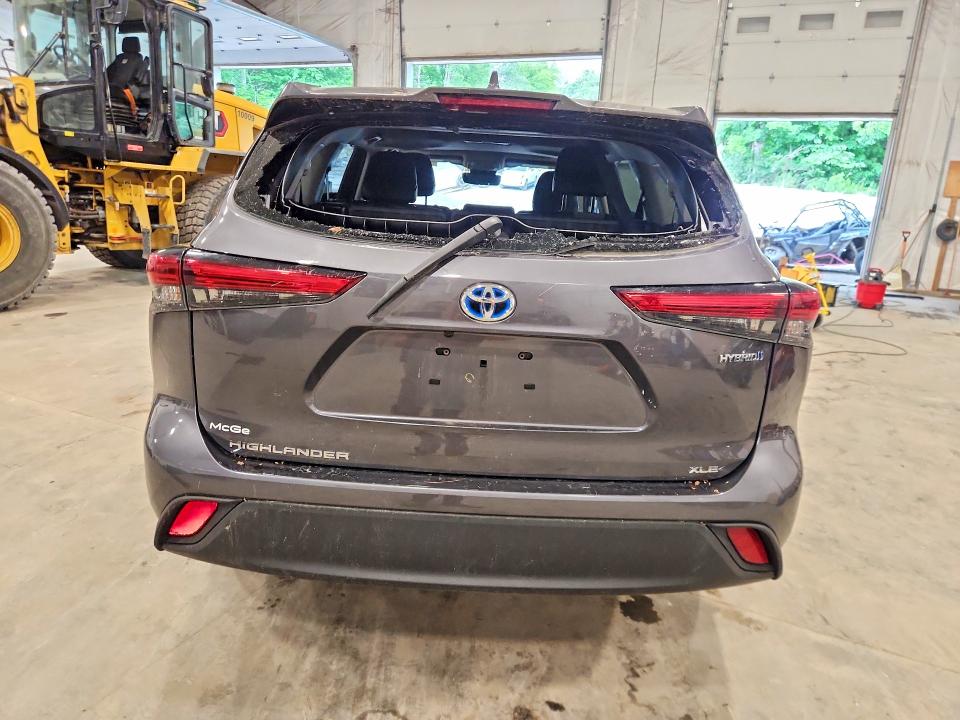 2022 Toyota VIN 5TDGBRCH9NS540692 COPART salvage auction — ROOF, Vt - Cert Of Title-Salvage Vehicle, sold $23,500 on 2026-07-20 (photo 6)