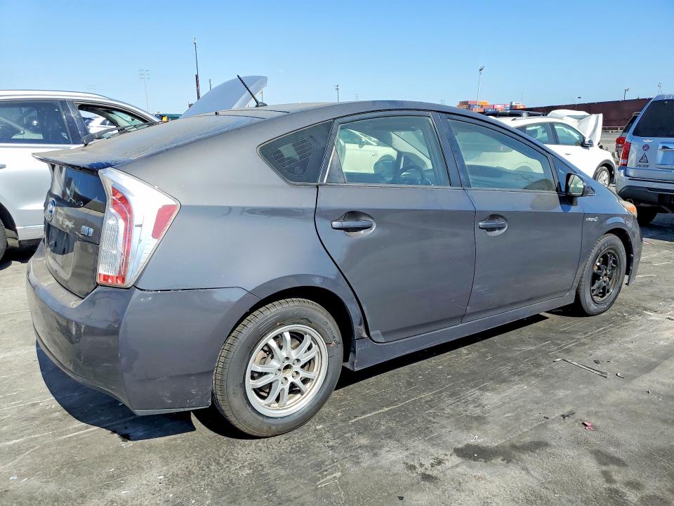 2015 Toyota Prius VIN JTDKN3DU6F0479929 COPART salvage auction — SIDE, Ca - Dis/Dlr/Exp Only Clean Title, sold $575 on 2026-07-06 (photo 3)