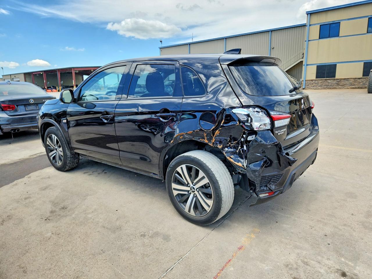 2024 Mitsubishi VIN JA4ARUAUXRU012594 COPART salvage auction — Front End, TX - CERTIFICATE OF TITLE, sold $10,800 on 2026-07-09 (photo 2)