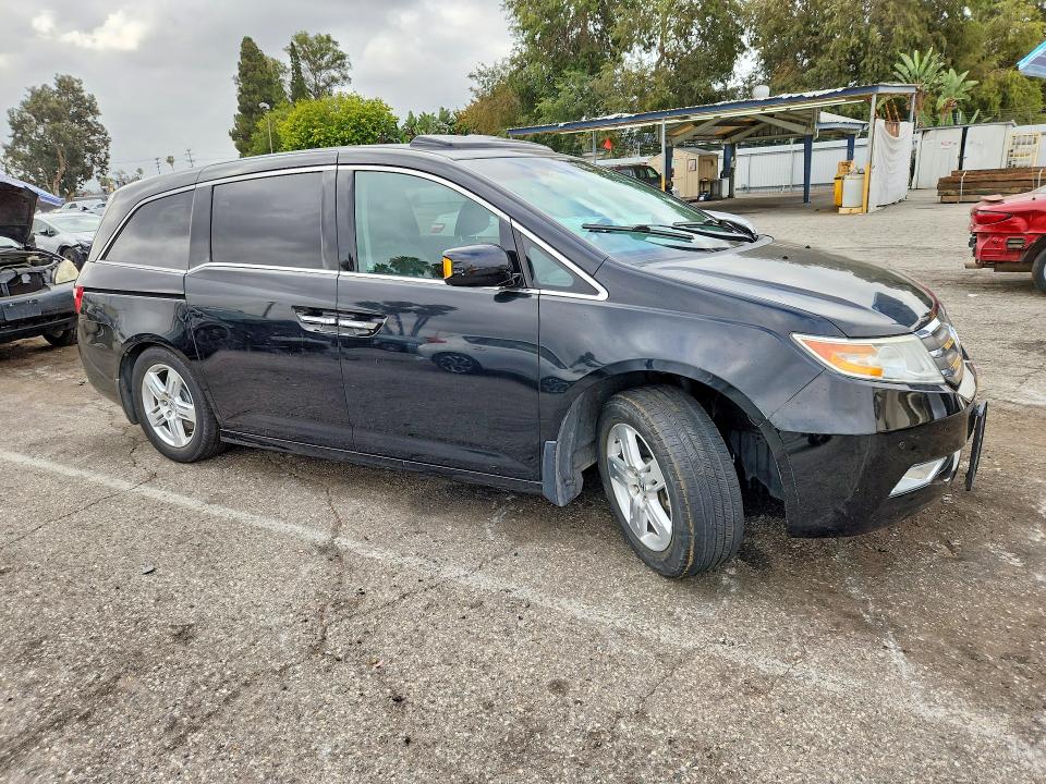 2011 Honda Odyssey VIN 5FNRL5H95BB049116 COPART salvage auction — UNDERCARRIAGE, CA - SALVAGE CERTIFICATE, sold $1,050 on 2026-08-11 (photo 4)