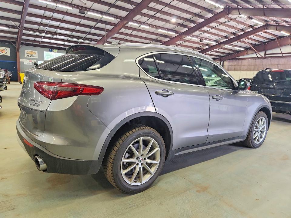 2018 Alfa romeo VIN ZASFAKBN8J7B67301 COPART salvage auction — MINOR DENT/SCRATCHES, Fl - Certificate Of Title, sold $7,000 on 2026-07-09 (photo 3)