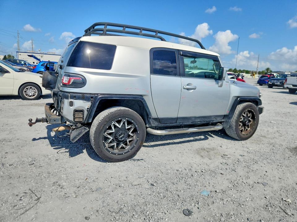 2007 Toyota Fj cruiser VIN JTEZU11F770014150 COPART salvage auction — REAR END, FL - CERT OF TITLE SLVG REBUILDABLE, sold $3,100 on 2026-07-10 (photo 3)