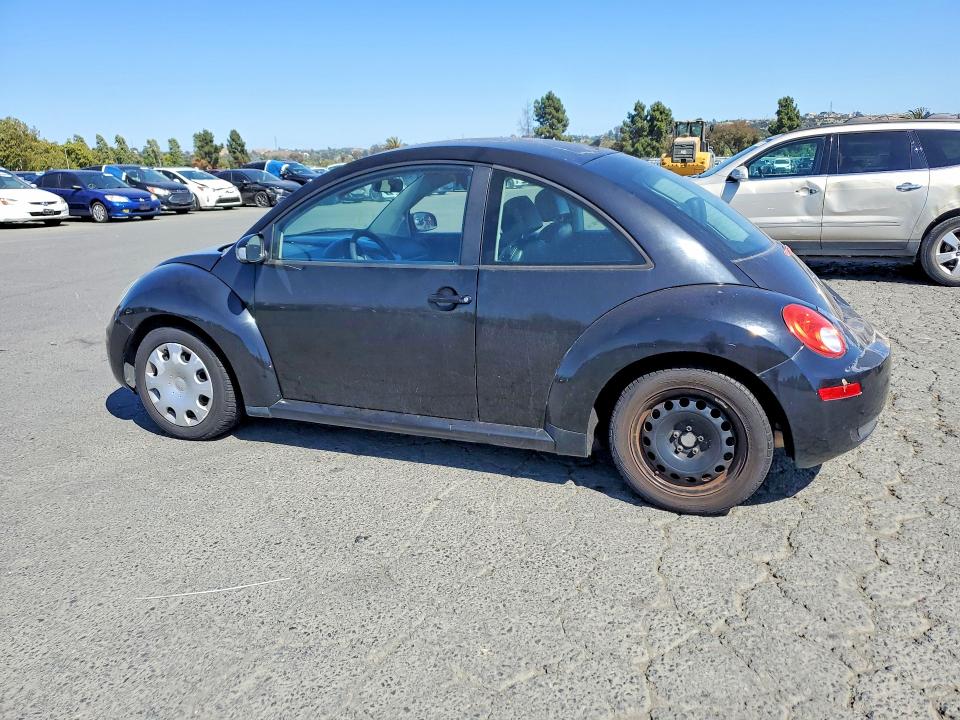 2010 Volkswagen Beetle VIN 3VWPG3AG2AM015912 COPART salvage auction — MINOR DENT/SCRATCHES, Ca - Dis/Dlr/Exp Only Clean Title, sold $275 on 2026-07-31 (photo 2)