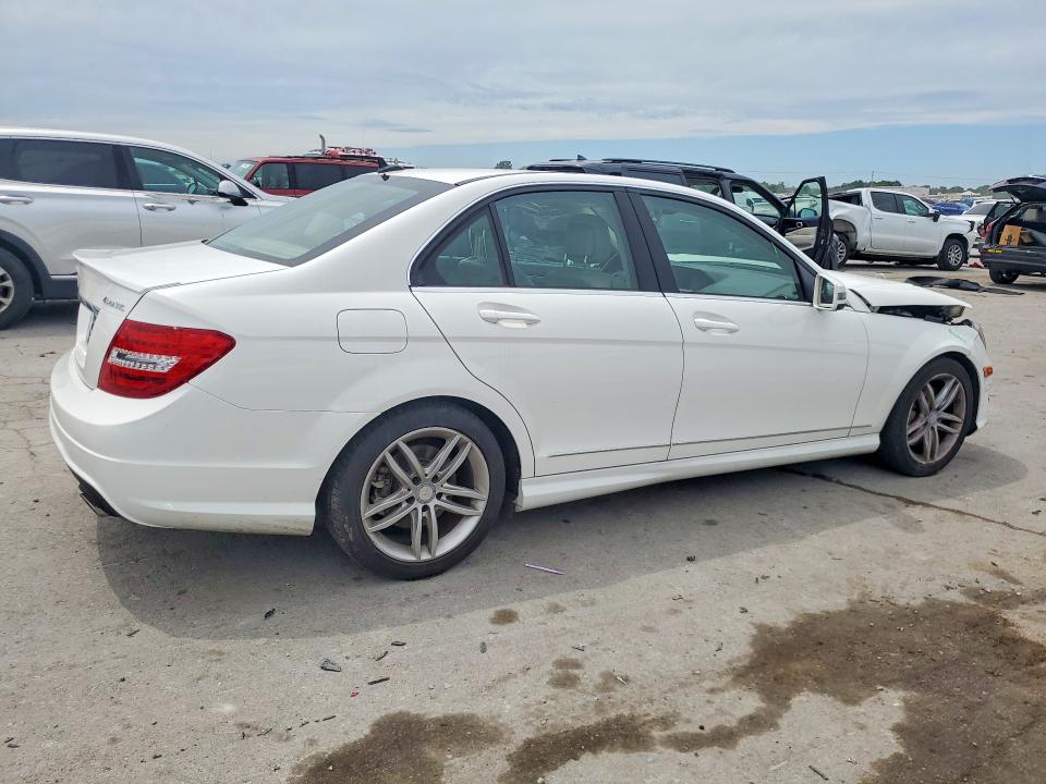 2014 Mercedes-benz C-klasse VIN WDDGF8AB9EG161107 COPART salvage auction — FRONT END, Salvage Title, sold $1,750 on 2026-07-20 (photo 3)