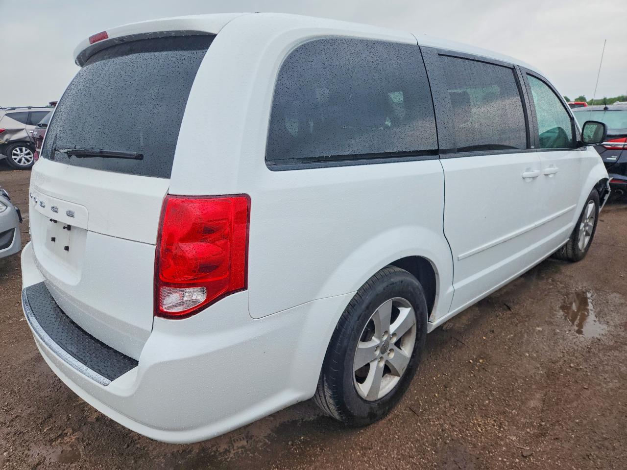 2013 Dodge Grand Caravan VIN 2C4RDGBG4DR814212 COPART salvage auction — Front End, IL - SALVAGE CERTIFICATE, sold $1,700 on 2026-07-08 (photo 3)