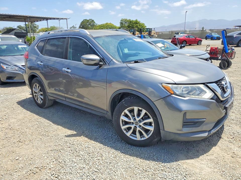2017 Nissan Rogue VIN KNMAT2MT4HP522886 COPART salvage auction — MINOR DENT/SCRATCHES, Ca - Dis/Dlr/Exp Only Clean Title, sold $500 on 2026-07-10 (photo 4)