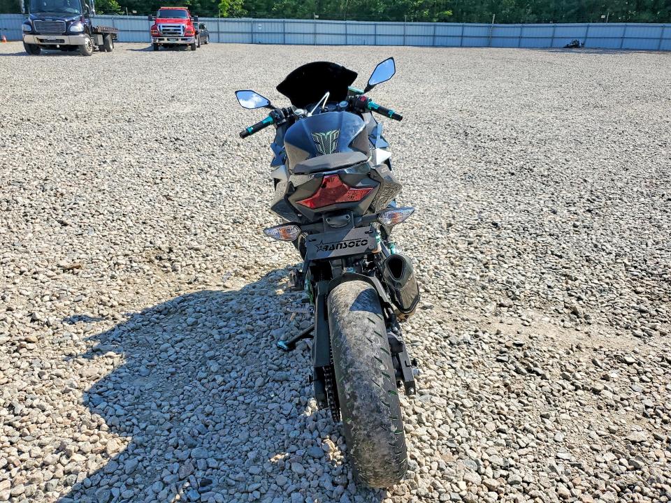 2019 Kawasaki Ninja VIN JKAEXKH16KDA31689 COPART salvage auction — FRAME DAMAGE, Me - Cert Of Title-Salvage Collisio, sold $1,050 on 2026-07-16 (photo 4)