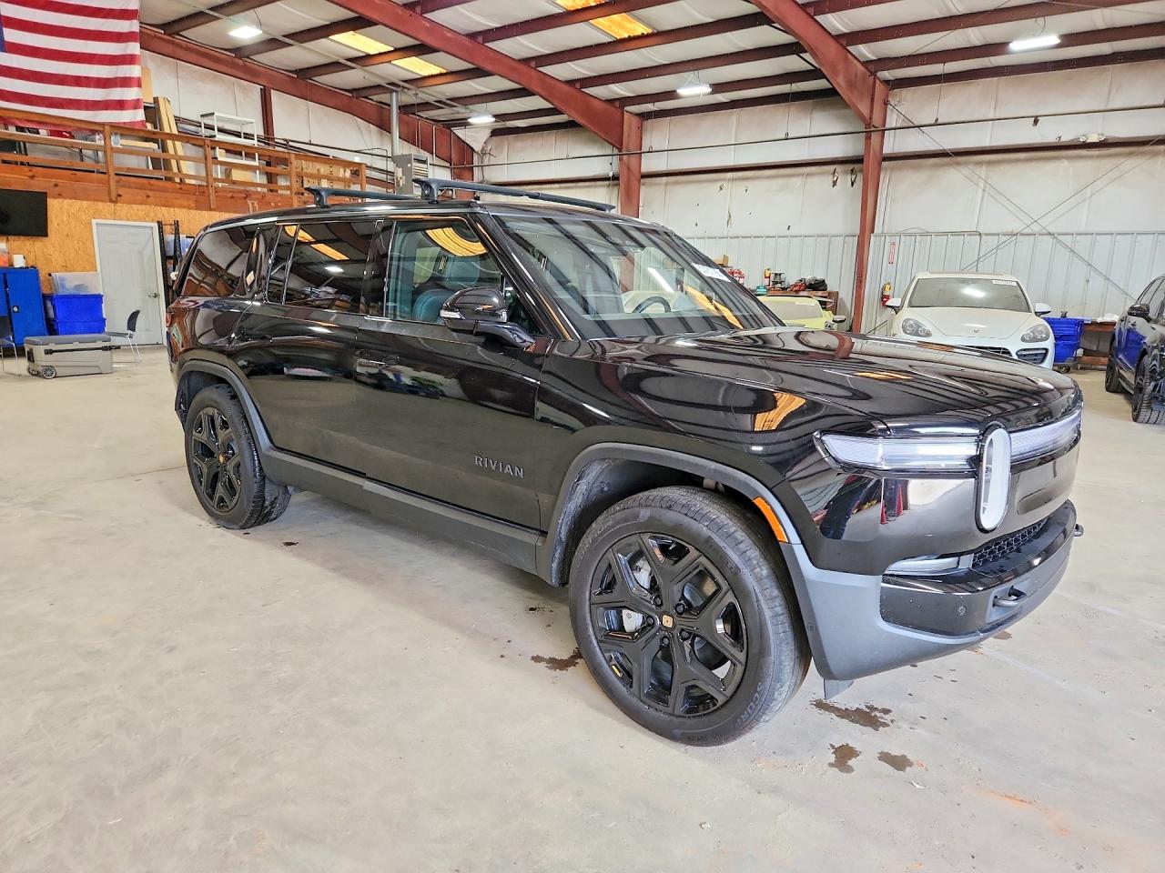2025 Rivian R1S VIN 7PDSGBBA7SN059096 COPART salvage auction — Rear End, GA - CERT OF TITLE-SALVAGE, sold $31,500 on 2026-07-02 (photo 4)