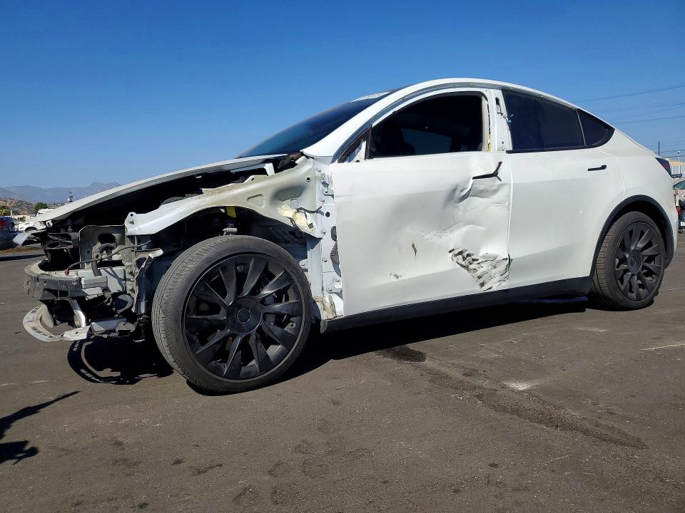 2022 Tesla Model y VIN 7SAYGDEE2NF328428 COPART salvage auction — SIDE, Ca - Salvage Certificate, sold $8,000 on 2026-07-22 (photo 1)