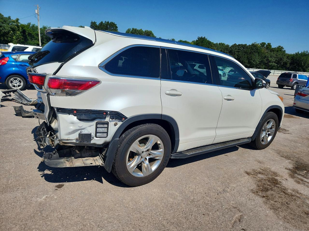 2015 Toyota Highlander VIN 5TDYKRFH8FS082189 COPART salvage auction — Rear End, OK - CERT OF TITLE-SALVAGE, sold $5,500 on 2026-07-09 (photo 3)