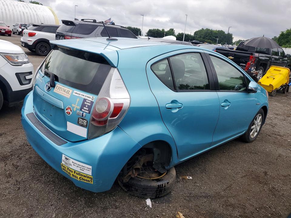 2013 Toyota Prius c VIN JTDKDTB32D1043986 COPART salvage auction — UNDERCARRIAGE, Ma - Certificate Of Title, sold $1,900 on 2026-07-03 (photo 3)